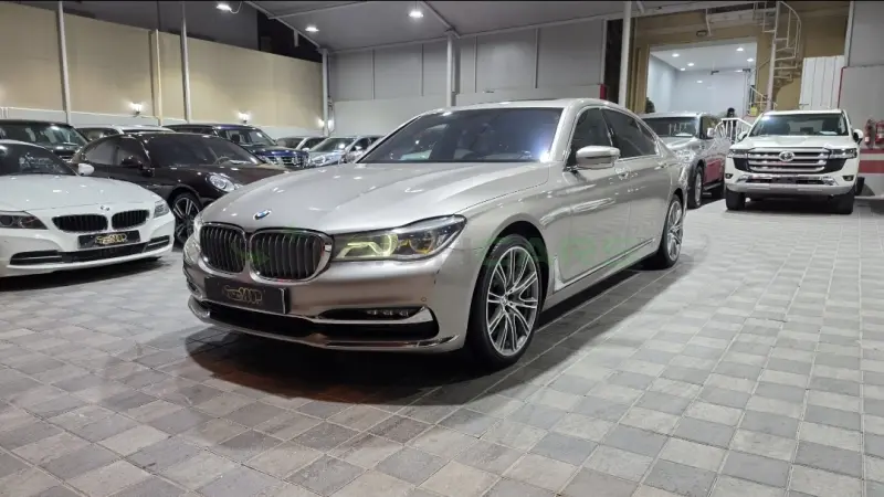  BMW 7 Series 